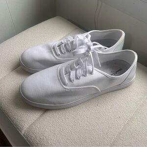 Universal Thread White Canvas Low-Top Sneakers